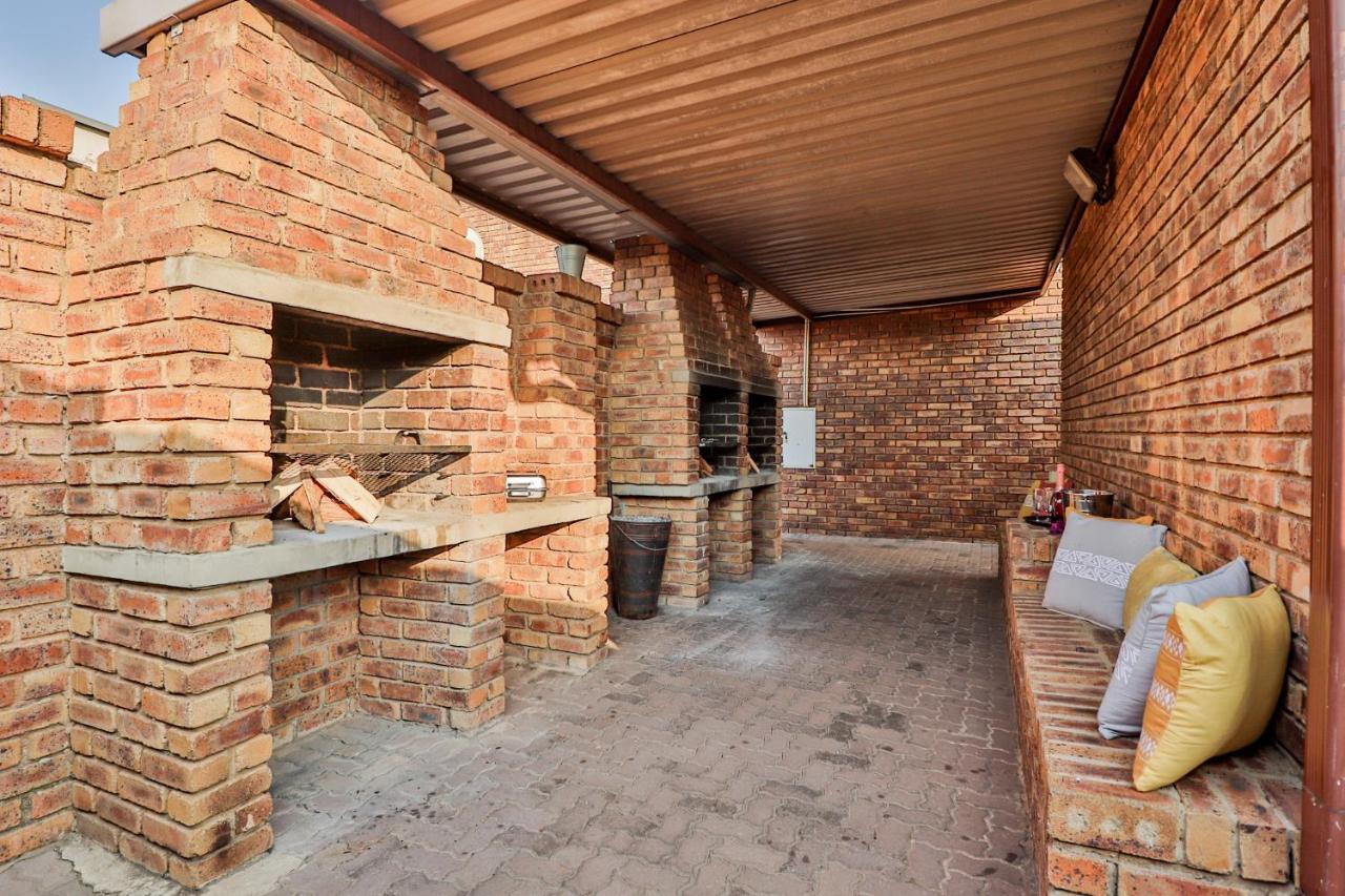 Rudman Townhouses - Family Apartment Boksburg Luaran gambar