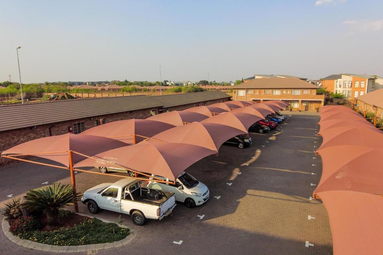 Rudman Townhouses - Family Apartment Boksburg Luaran gambar