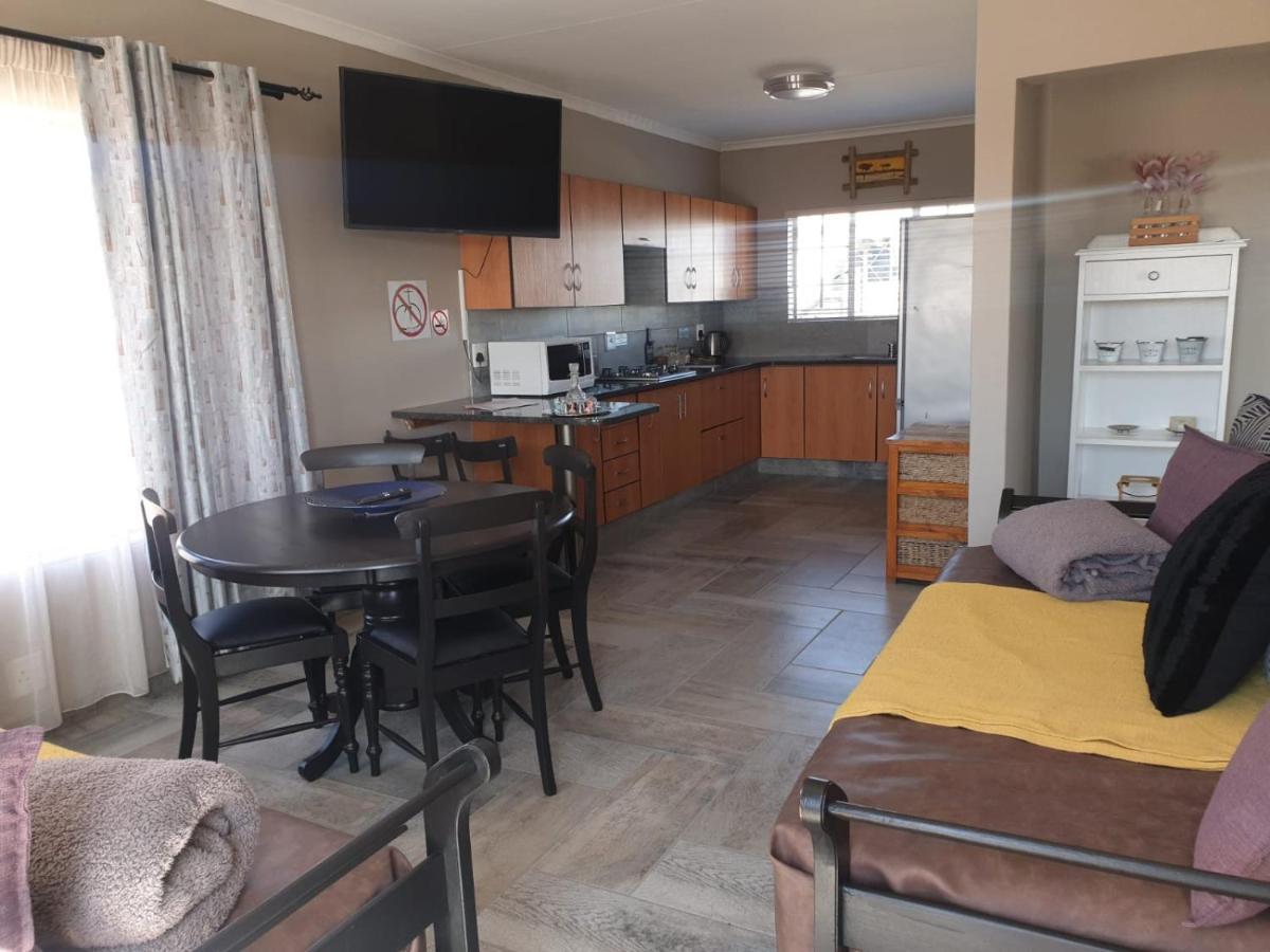 Rudman Townhouses - Family Apartment Boksburg Luaran gambar