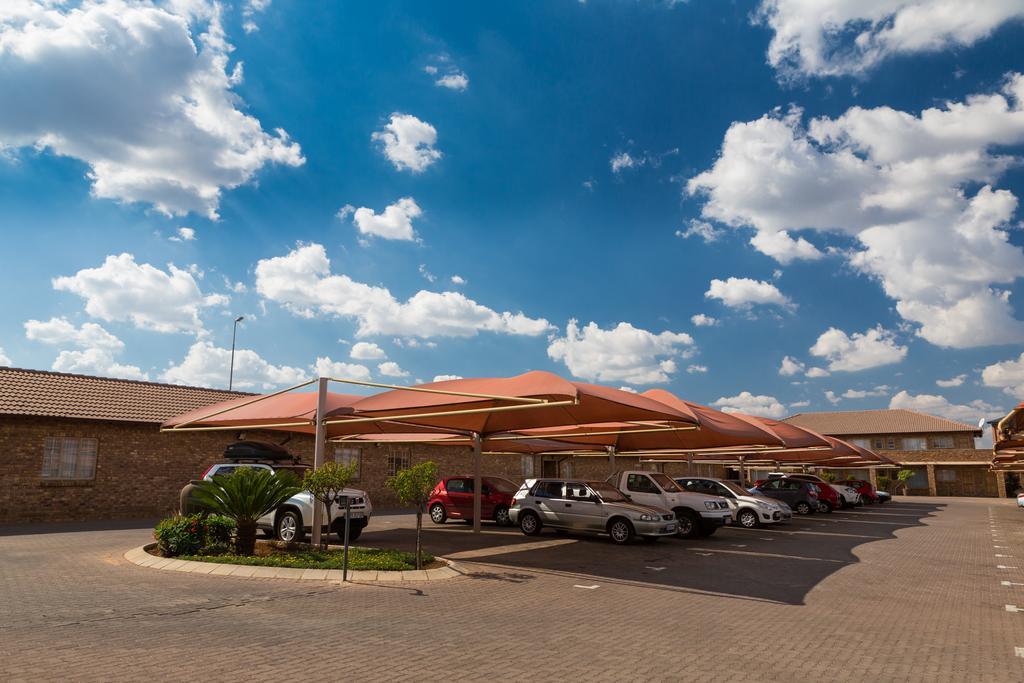 Rudman Townhouses - Family Apartment Boksburg Luaran gambar