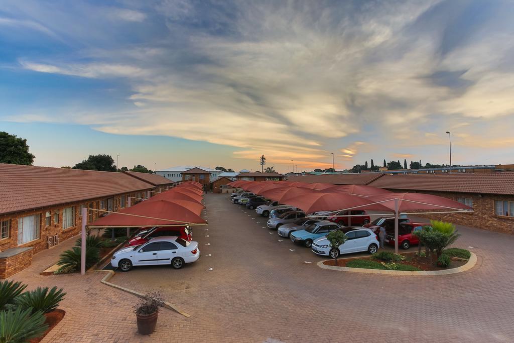 Rudman Townhouses - Family Apartment Boksburg Luaran gambar